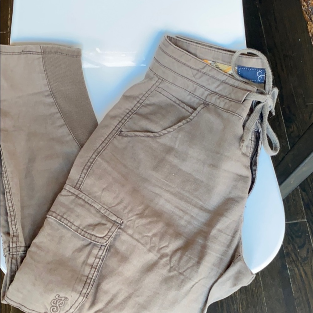 Jessica Simpson fitted cargo pants.